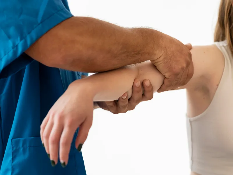 Chiropractic care for elbow pain at Chiropractic Fitness in Charlotte