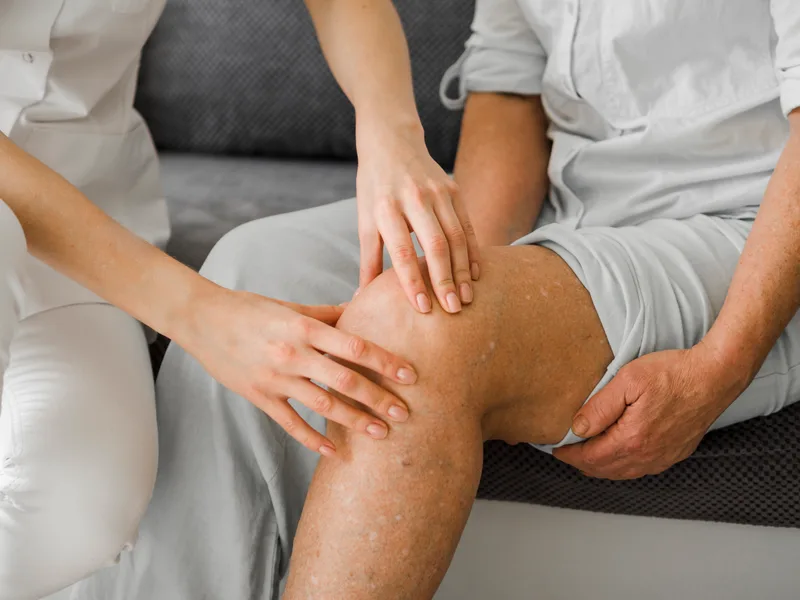 Chiropractic care for knee pain at Chiropractic Fitness in Charlotte