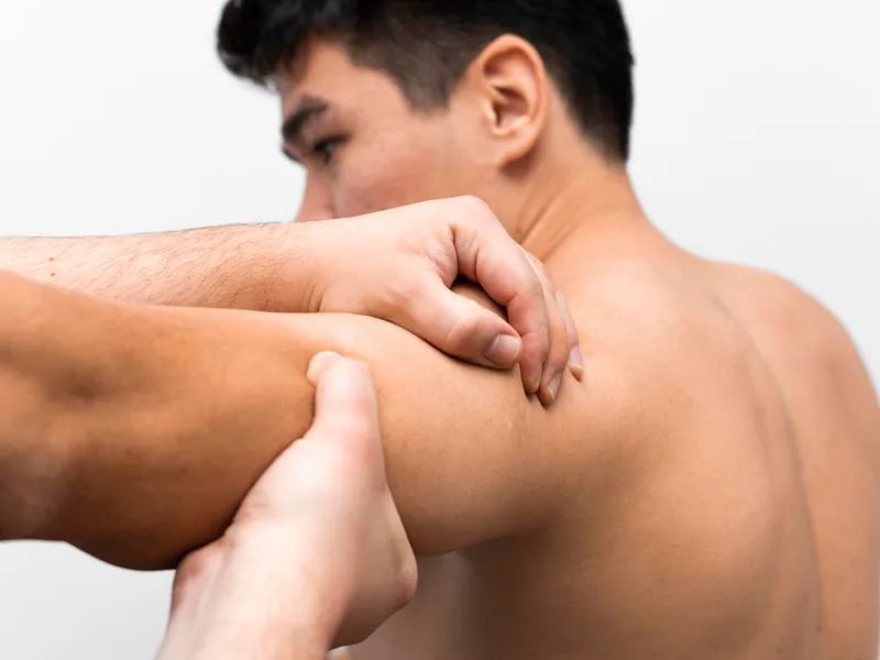 Chiropractic Fitness treating shoulder pain in Charlotte